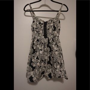 Royal bones dress (black/white)